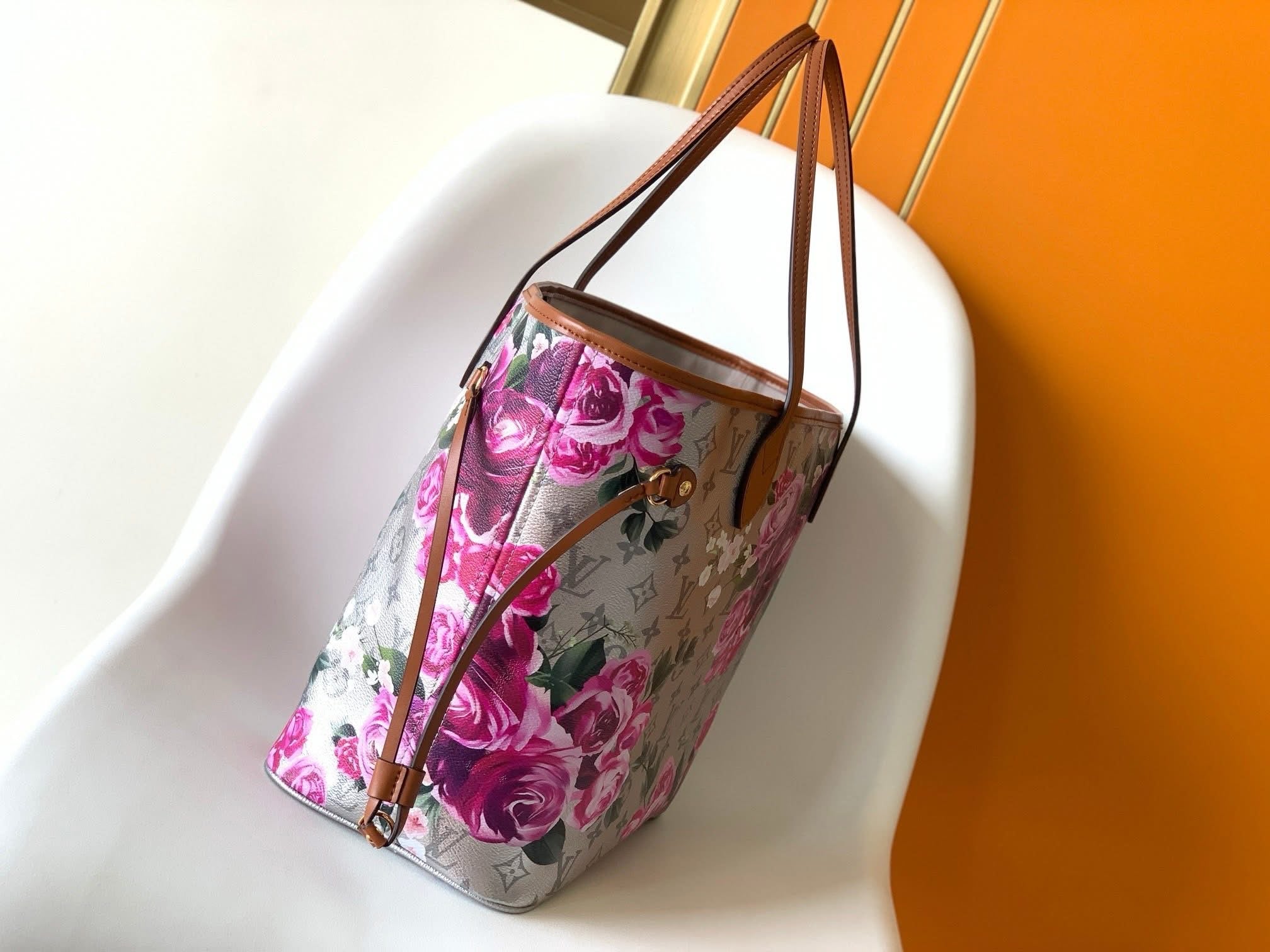 DESCRIPTION  Louis Vuitton Neverfull MM LV Garden Runway