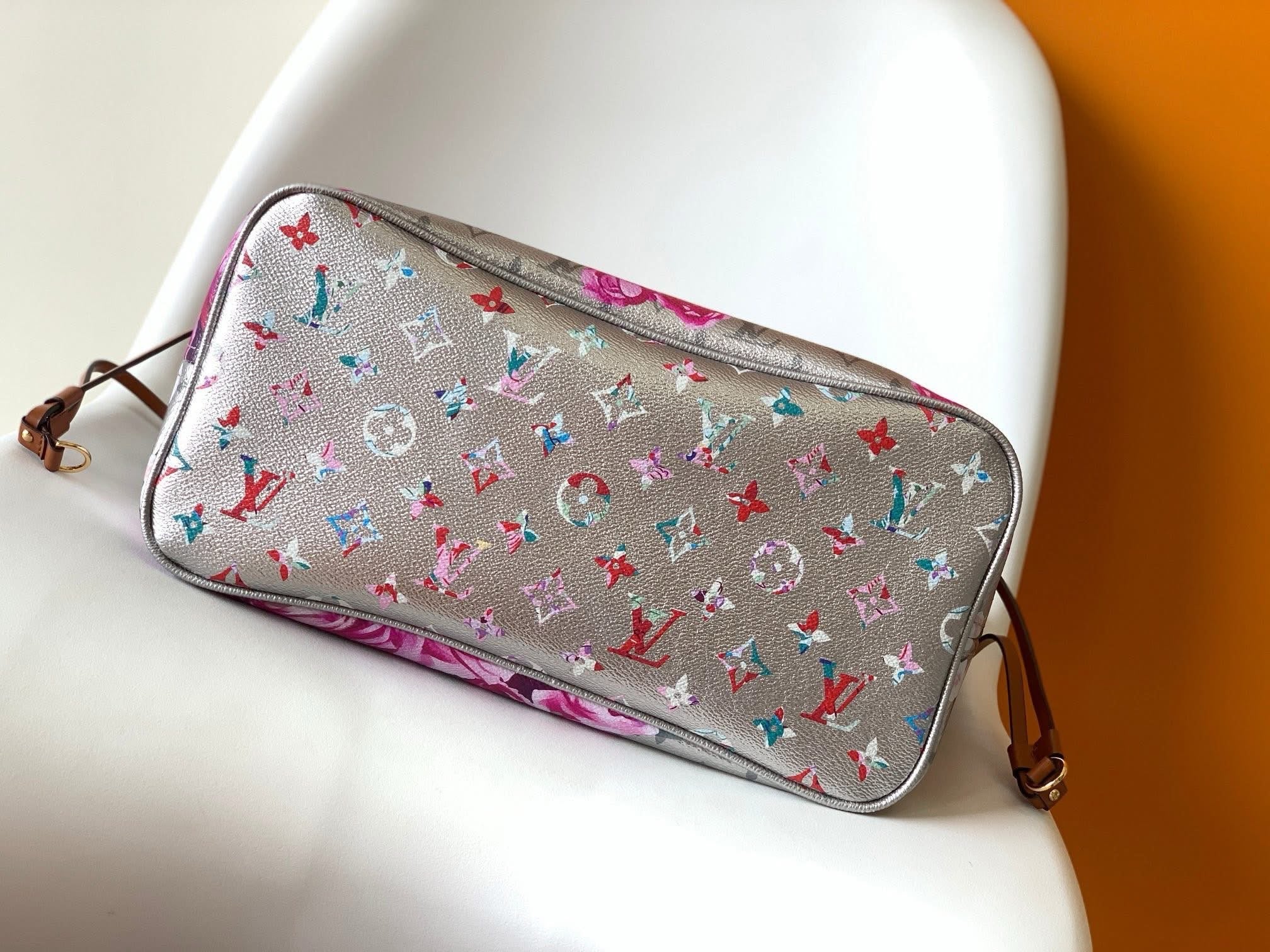 DESCRIPTION  Louis Vuitton Neverfull MM LV Garden Runway