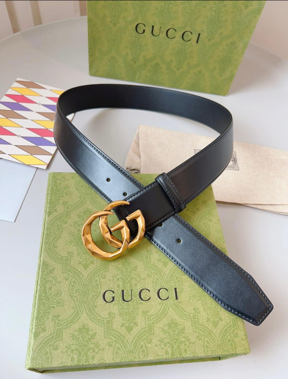 Gucci GG Marmont black leather belt with an aged gold-toned G buckle